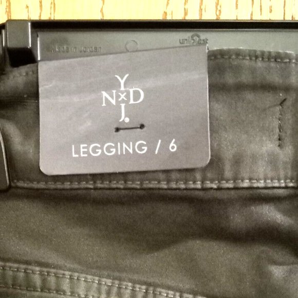 NYDJ STRAIGHT LEG WOMANS JEANS leggins size 6 new with tags black - Picture 5 of 6